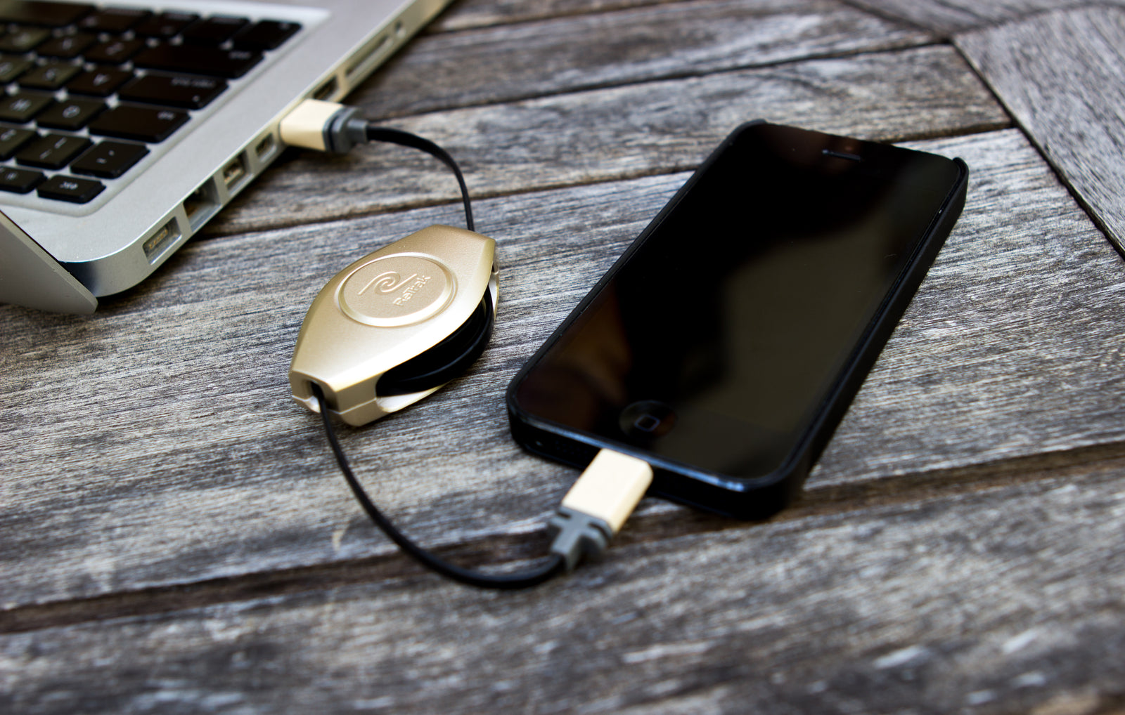 Retractable Lightning Cord | Lightning Charging Cord | Gold