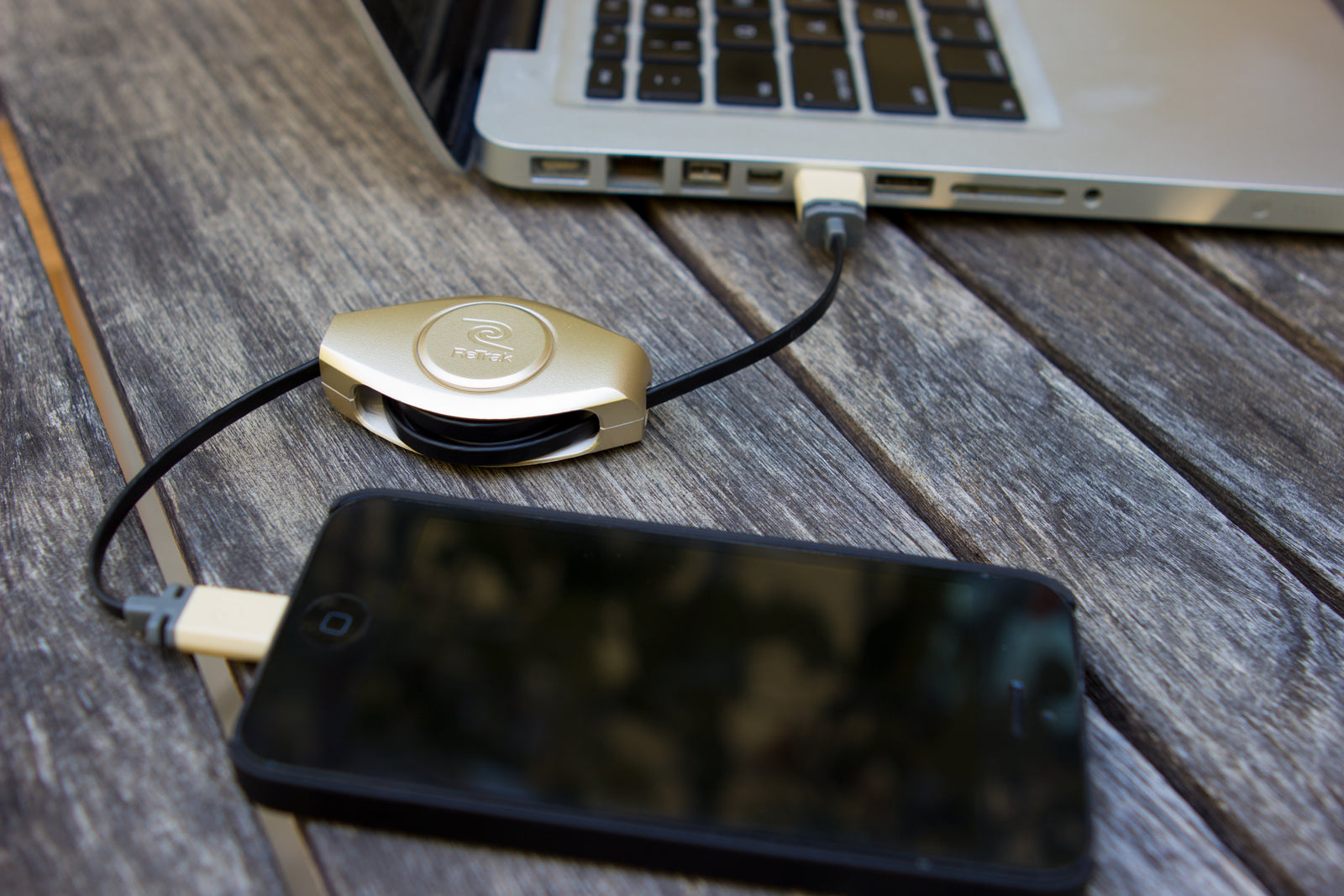 Retractable Lightning Cord | Lightning Charging Cord | Gold