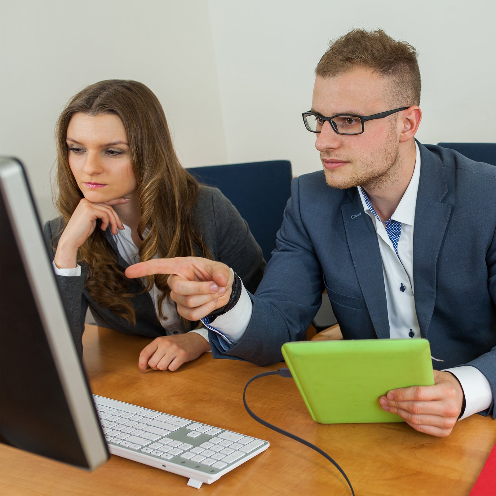 HDMI to Mini DisplayPort Cable | HDMI Cord to Mini for 1080p HDTV | Retractable Cord | Black