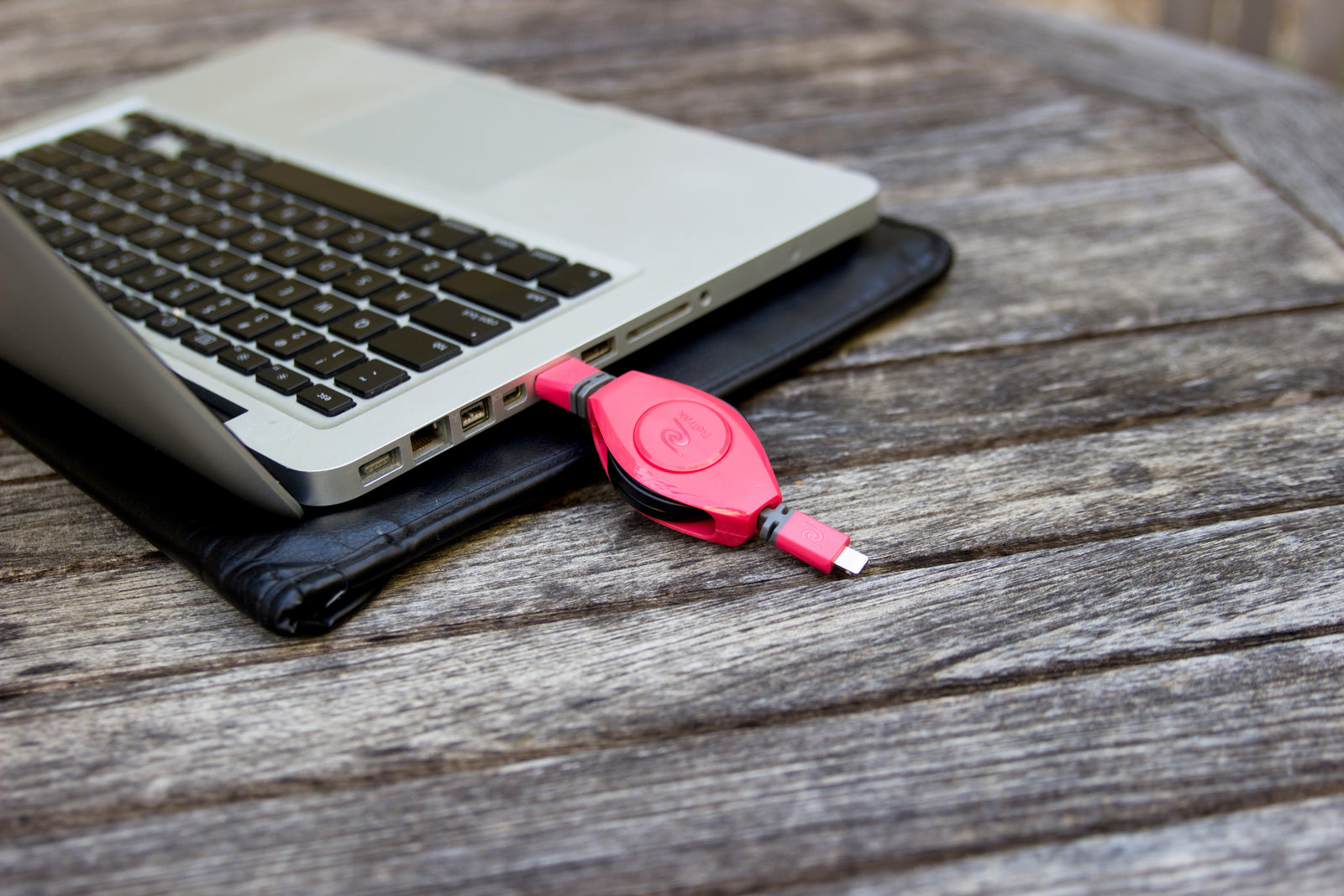 Retractable Lightning Cable | Lightning Charging Cable | Pink